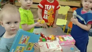 Сюжетные ролевая игра день рождения  у куклы Кати