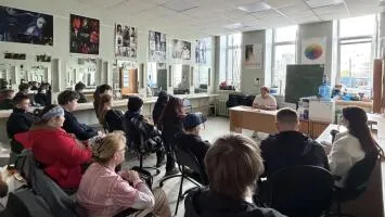 Групповая работа юрисконсульта с несовершеннолетними и их законными представителями на тему: "Незаконные финансовые операции в сети интернет" в Центре «КОНТАКТ» в Невском районе