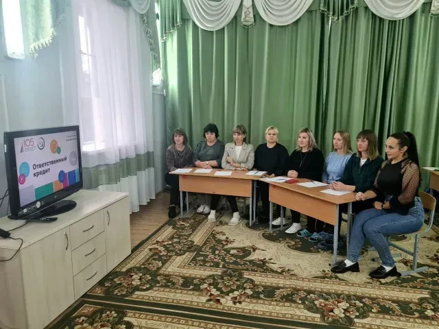 Работники ОСГБУ "КСРЦдН Краснояружского района" Белгородской области в рамках мероприятия по фин грамотности прослушали лекции "Какой кредит мне подходит и насколько он необходим?",«Безопасен ли кредит для моего финансового положения?»