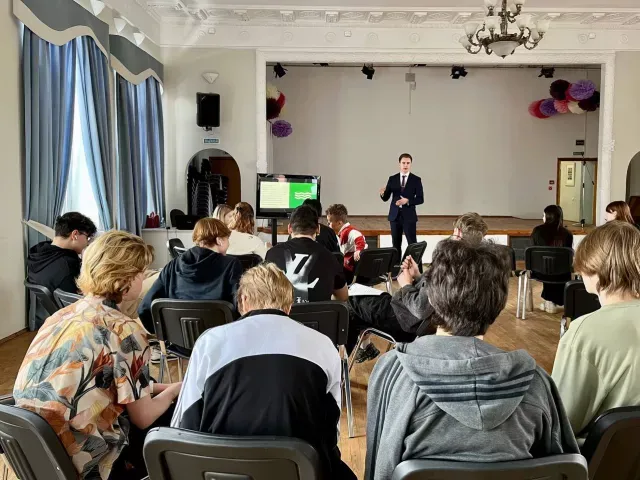 VR-квиз "Все о финансах" в Колледже предпринимательства  № 11, 11.04.2025